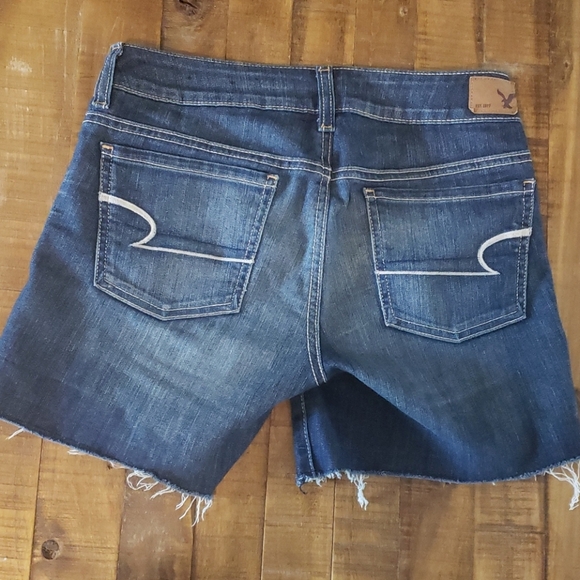 American Eagle Outfitters Women's Denim Frayed Shorts Sz 4 - Picture 4 of 4